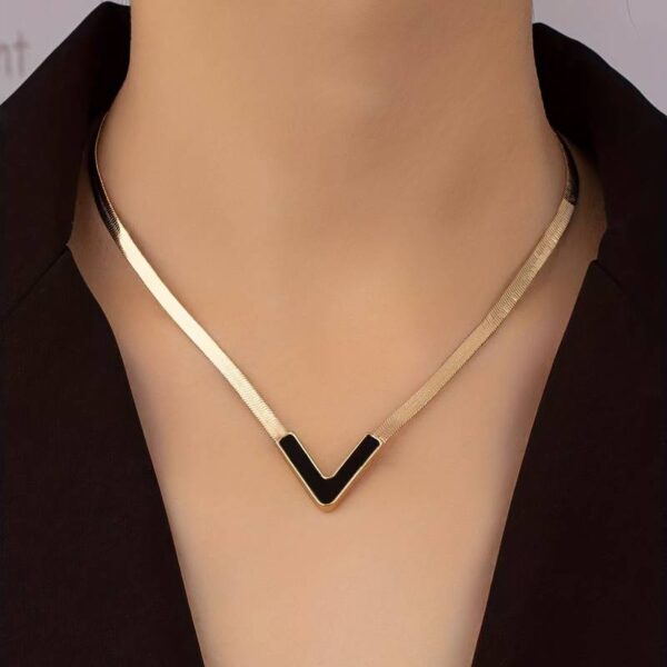 18K Plated Personality V-Shaped Pendant Necklace Simple Style Jewelry Gift Women's Accessories