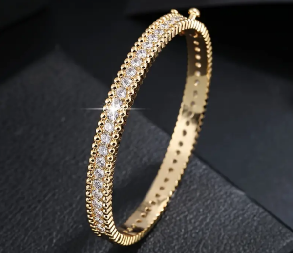 Screenshot 2024 09 02 at 19 21 55 Luxury Single Row Full Circle Inlaid Cubic Zirconia Bracelet Temu